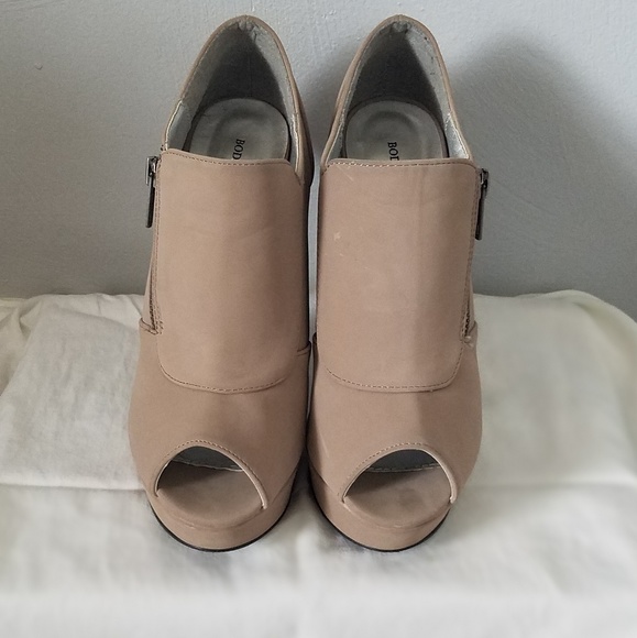 Shoes - Picture 2 of 3